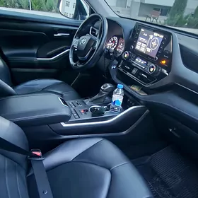 Toyota Highlander 2020