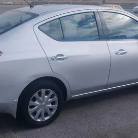 Nissan Versa 2012
