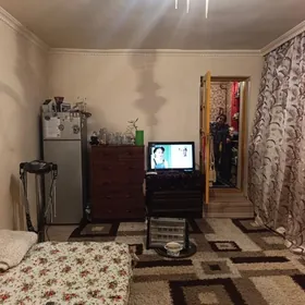 30 мкр 1 комнатная 1 этаж