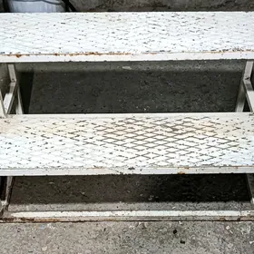 Металлические ступени