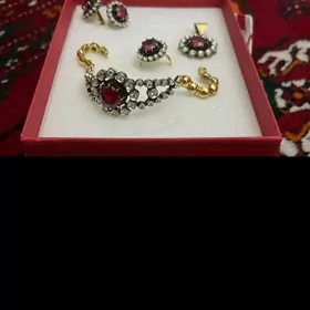 Kümüṣ gyzyl caýylan