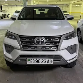 Toyota Fortuner 2024