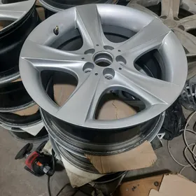 Mary disga Carolla R16