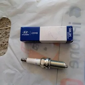 Свечи под  16 ключ новые.