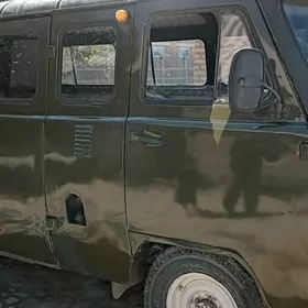 UAZ Profi 1998