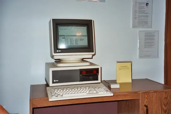 Windows 40 ýyllygyny belledi: meşhur operasion ulgamyň taryhy