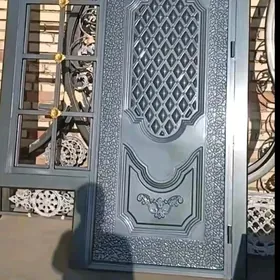 Gapdaly aynaly gapylar