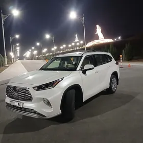 Toyota Highlander 2021