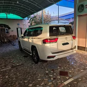 Toyota Land Cruiser 2023