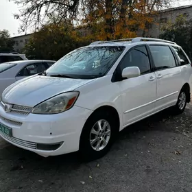 Toyota Sienna 2004