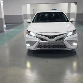 Toyota Camry 2021