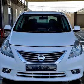 Nissan Versa 2012