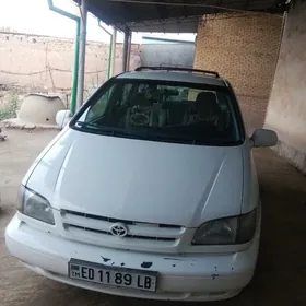 Toyota Sienna 2000