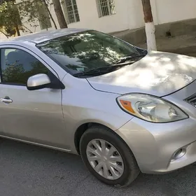 Nissan Versa 2012