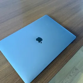 Macbook Pro 15 A1990