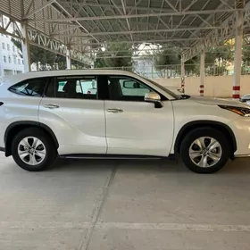 Toyota Highlander 2021