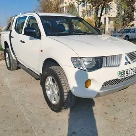 Mitsubishi L200 2010