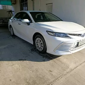 Toyota Camry 2021