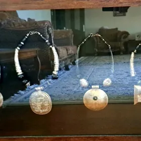 Картина с украшениями