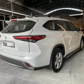 Toyota Highlander 2021
