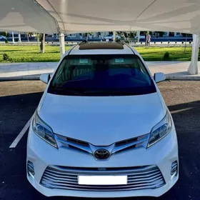 Toyota Sienna 2018