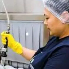 требуется посудница