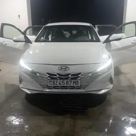 Hyundai Elantra 2022