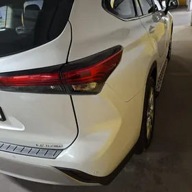 Toyota Highlander 2021