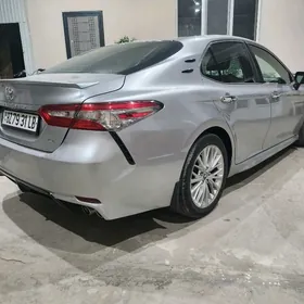 Toyota Camry 2018