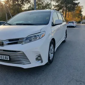 Toyota Sienna 2020