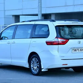 Toyota Sienna 2017