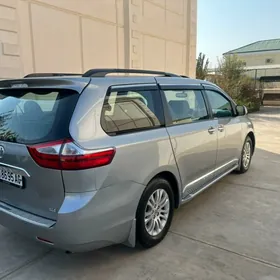 Toyota Sienna 2015