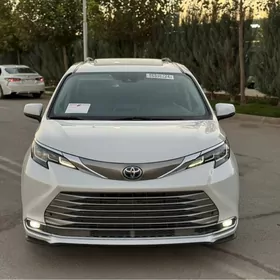 Toyota Sienna 2021