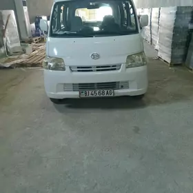 Toyota Hiace 2011