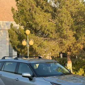 Toyota Highlander 2021