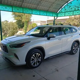 Toyota Highlander 2021