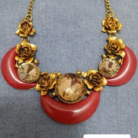 Красное Колье (бижутерия)