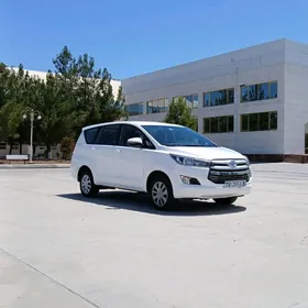 Toyota Innova 2020