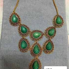 Зелёное калье (бижутерия)