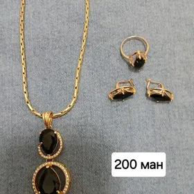 Комплект с чёрным камнем.