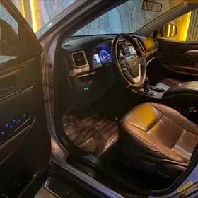 Toyota Highlander 2015