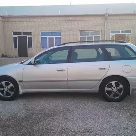 Toyota Avensis 2001