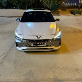 Hyundai Elantra 2022