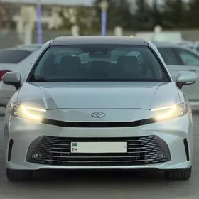 Toyota Camry 2025
