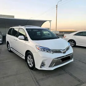 Toyota Sienna 2019