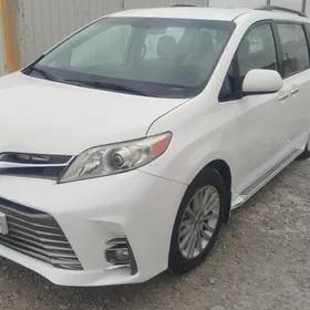 Toyota Sienna 2016