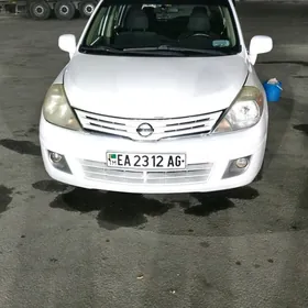 Nissan Versa 2011