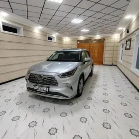 Toyota Highlander 2021