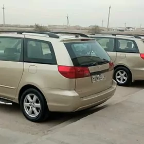 Toyota Sienna 2004
