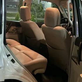 Mitsubishi Pajero 2019